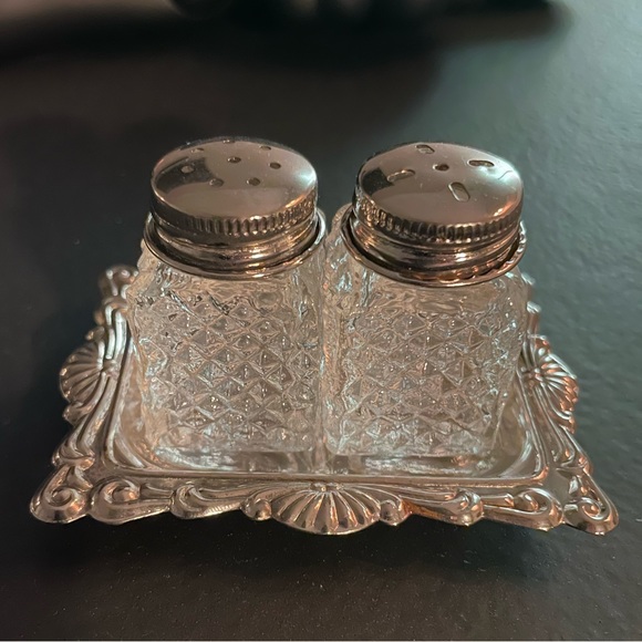 Fairy Brand | Vintage Crystal Silver Plated Salt & Pepper Mini Shakers - Picture 1 of 10